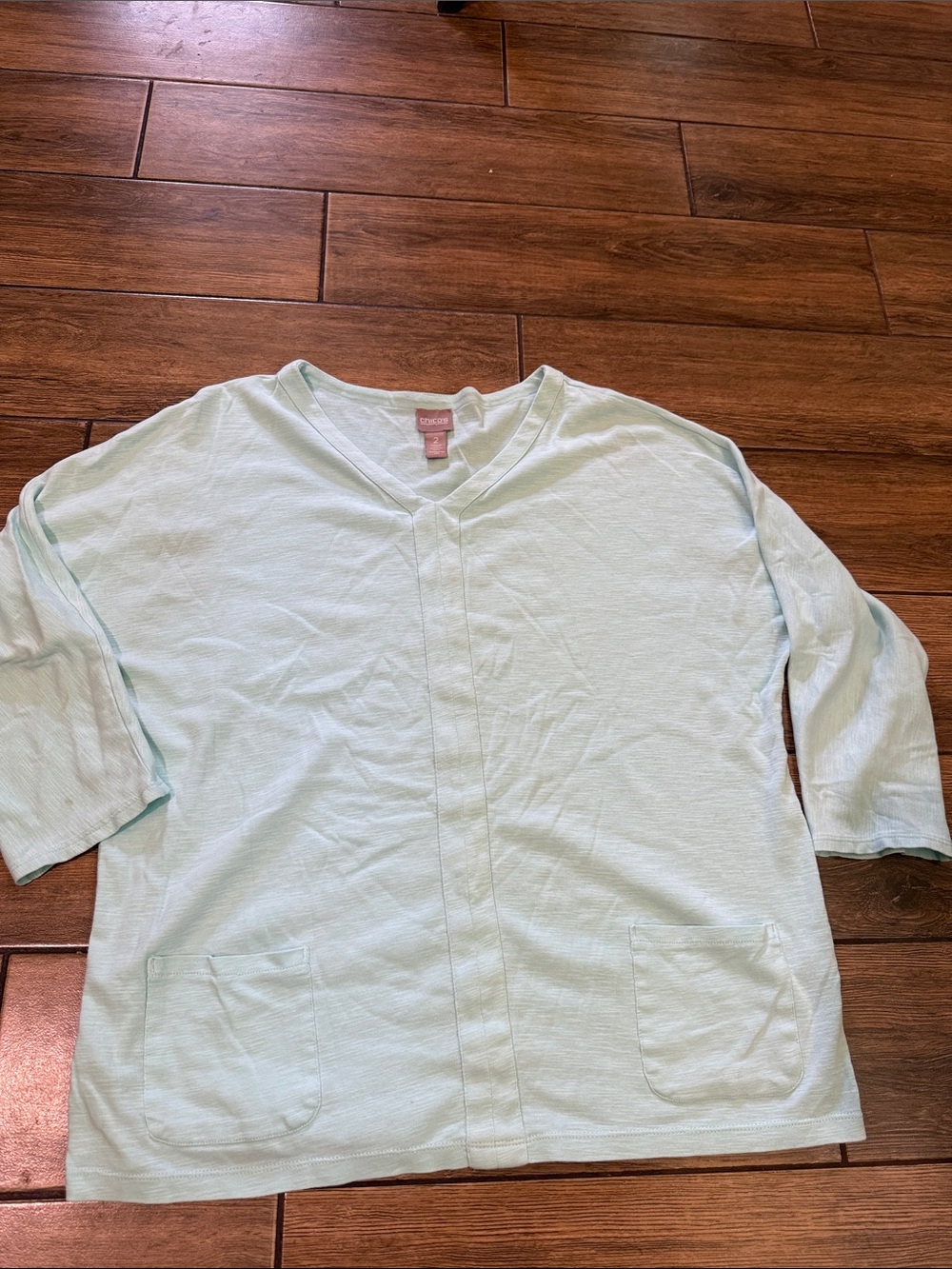 Chicos Women’s size 2
3/4 Sleeve T-Shirt
